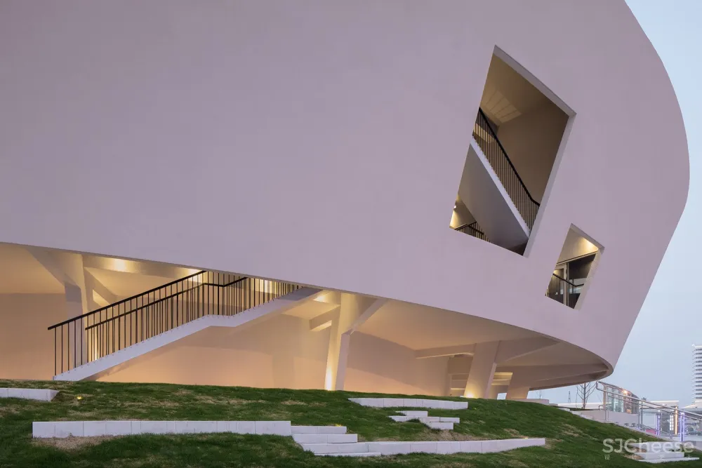 中国轻纺城时尚发布剧场 / WAU Design