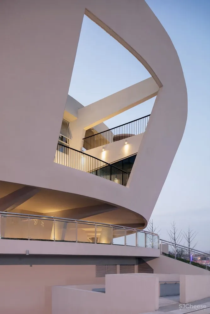 中国轻纺城时尚发布剧场 / WAU Design