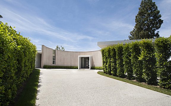 Jamie Bush | Beverly Hills Estate , 开放通风的现代住宅