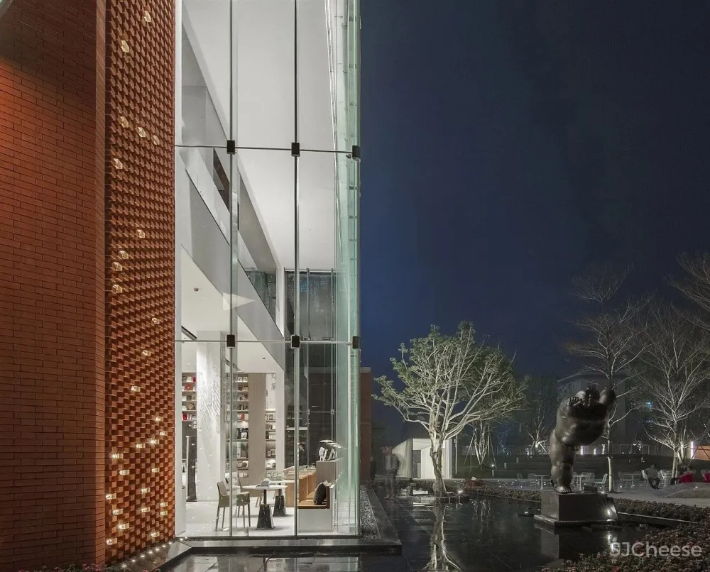 新作 | 极简 + 红砖，格调十足的艺术馆