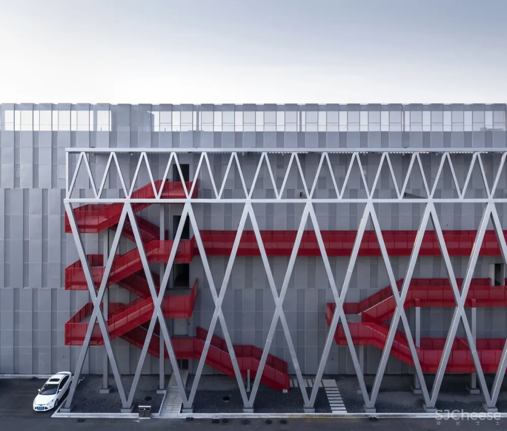 AZL Architects | 兼具运动时尚与艺术画廊智能工厂