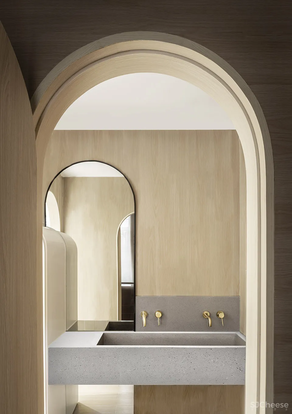 回廊、弧形墙和曲面的门窗构建出亲切舒适的学习环境 目心设计