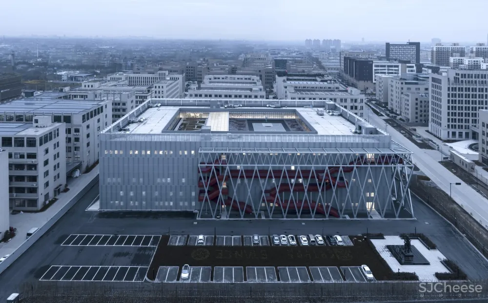 AZL Architects | 兼具运动时尚与艺术画廊智能工厂