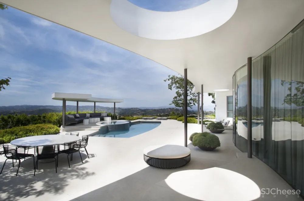 Jamie Bush | Beverly Hills Estate , 开放通风的现代住宅