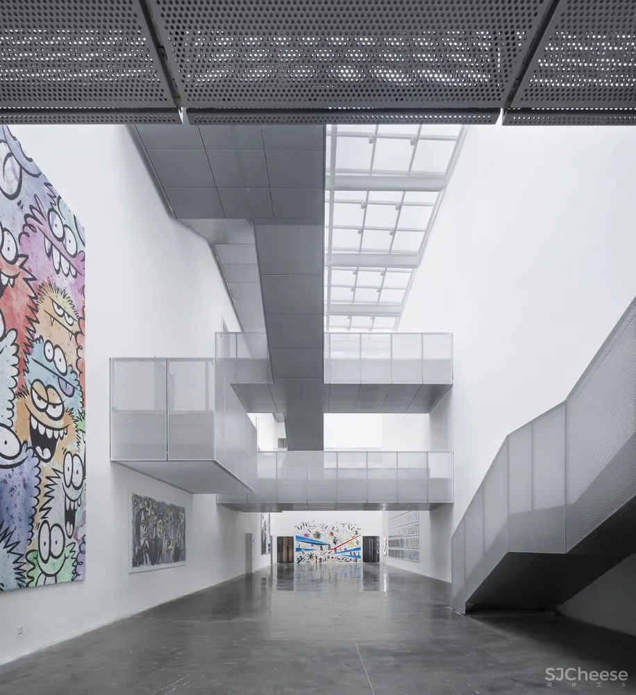 AZL Architects | 兼具运动时尚与艺术画廊智能工厂