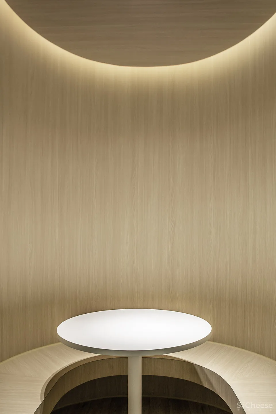 回廊、弧形墙和曲面的门窗构建出亲切舒适的学习环境 目心设计