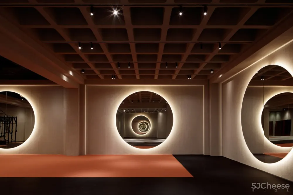 Vshd Design | Warehouse健身房 , 野兽派建筑风格