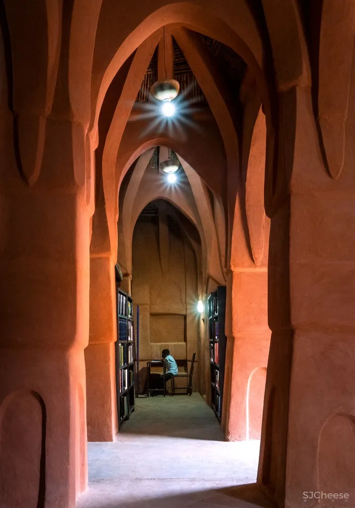 atelier masōmī + studio chahar | 宗教与世俗 HIKMA 图书馆