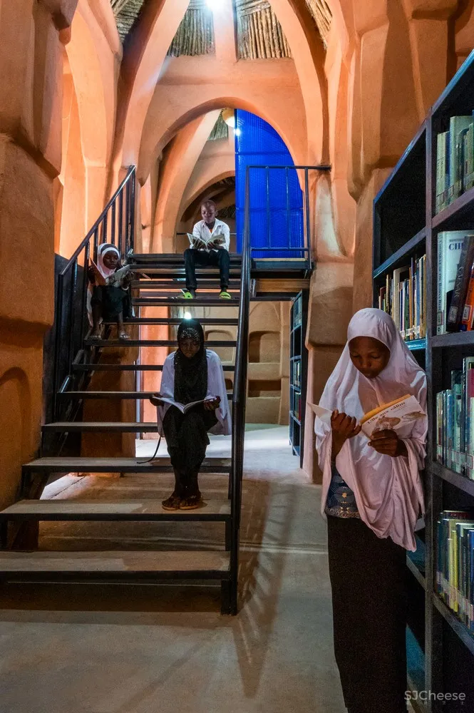 atelier masōmī + studio chahar | 宗教与世俗 HIKMA 图书馆