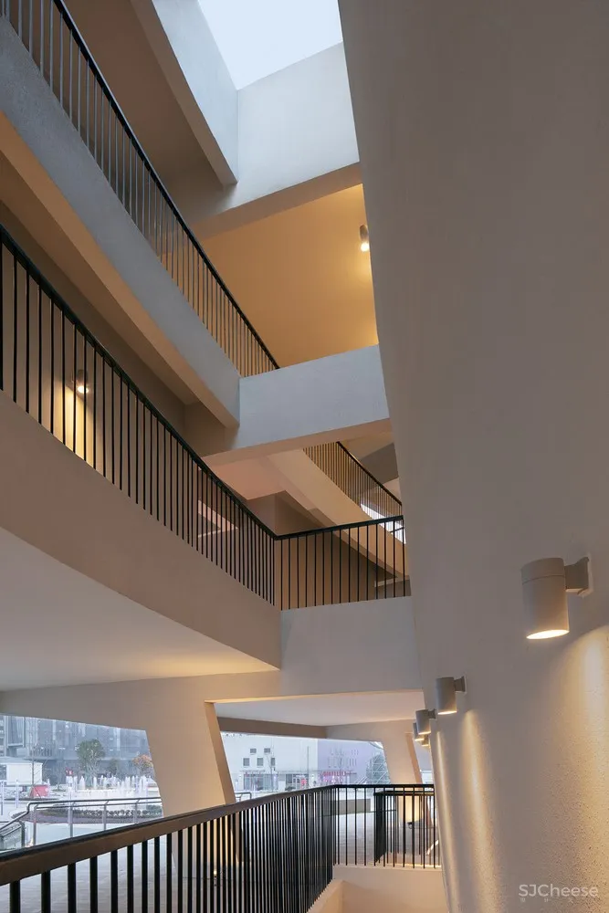 中国轻纺城时尚发布剧场 / WAU Design