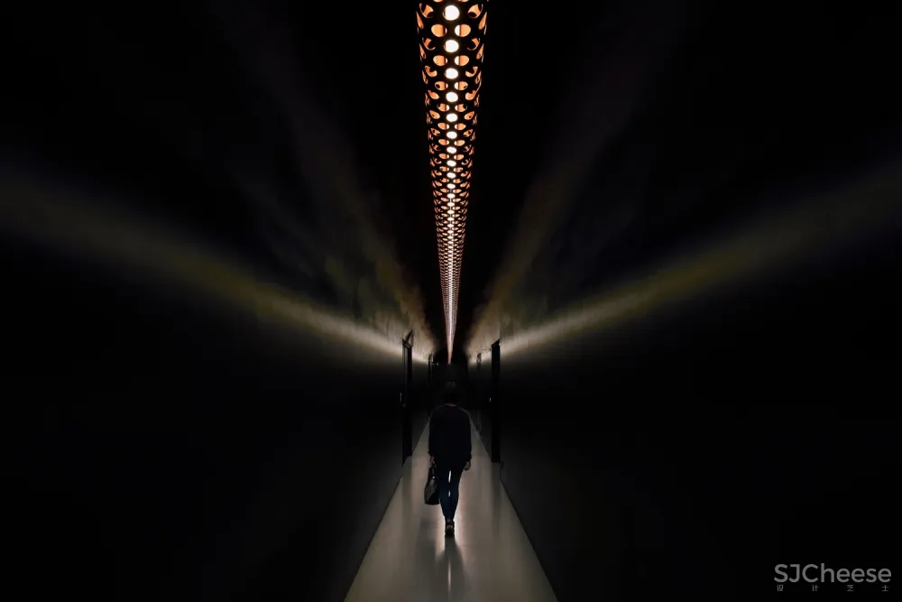 大阪九小时胶囊旅馆,灯光调节情绪 / 成濑·猪熊建筑设计事务所