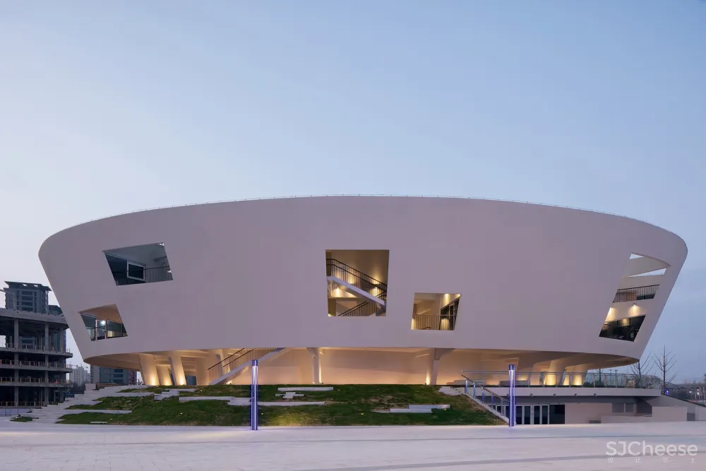 中国轻纺城时尚发布剧场 / WAU Design