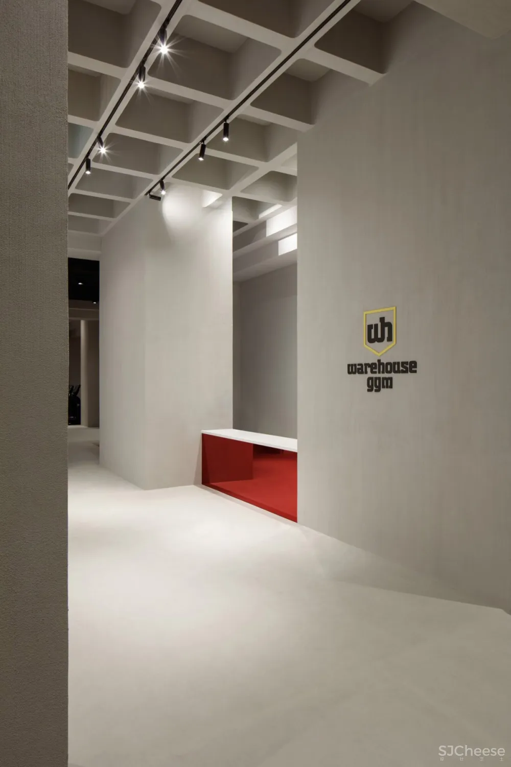 Vshd Design | Warehouse健身房 , 野兽派建筑风格