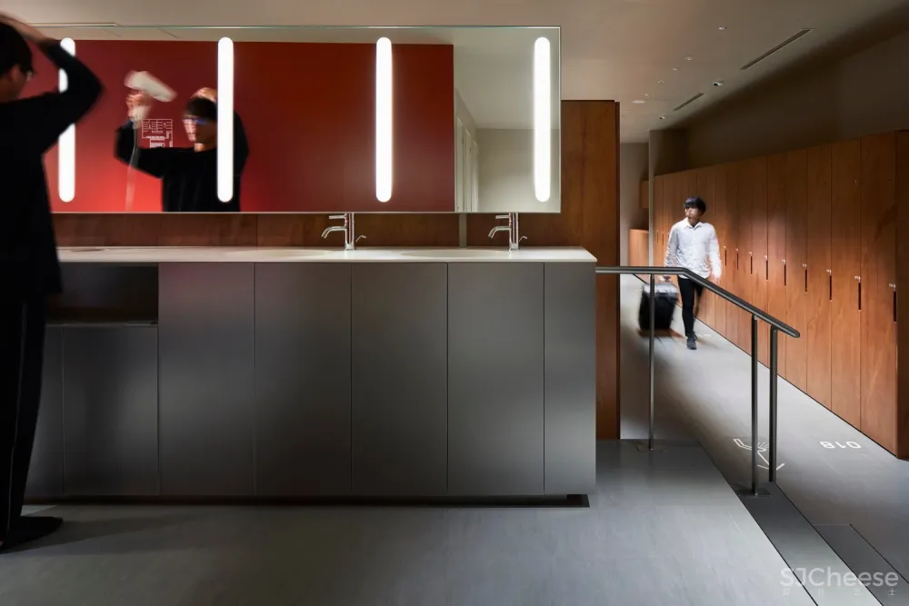 大阪九小时胶囊旅馆,灯光调节情绪 / 成濑·猪熊建筑设计事务所