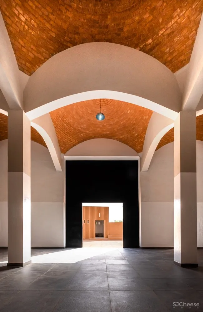 atelier masōmī + studio chahar | 宗教与世俗 HIKMA 图书馆