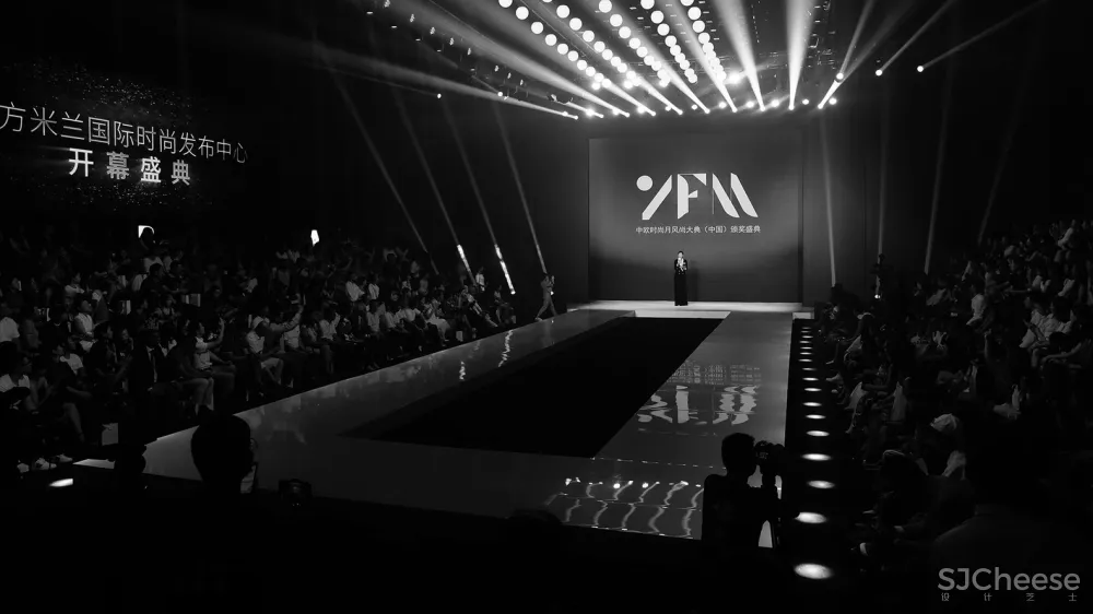 中国轻纺城时尚发布剧场 / WAU Design