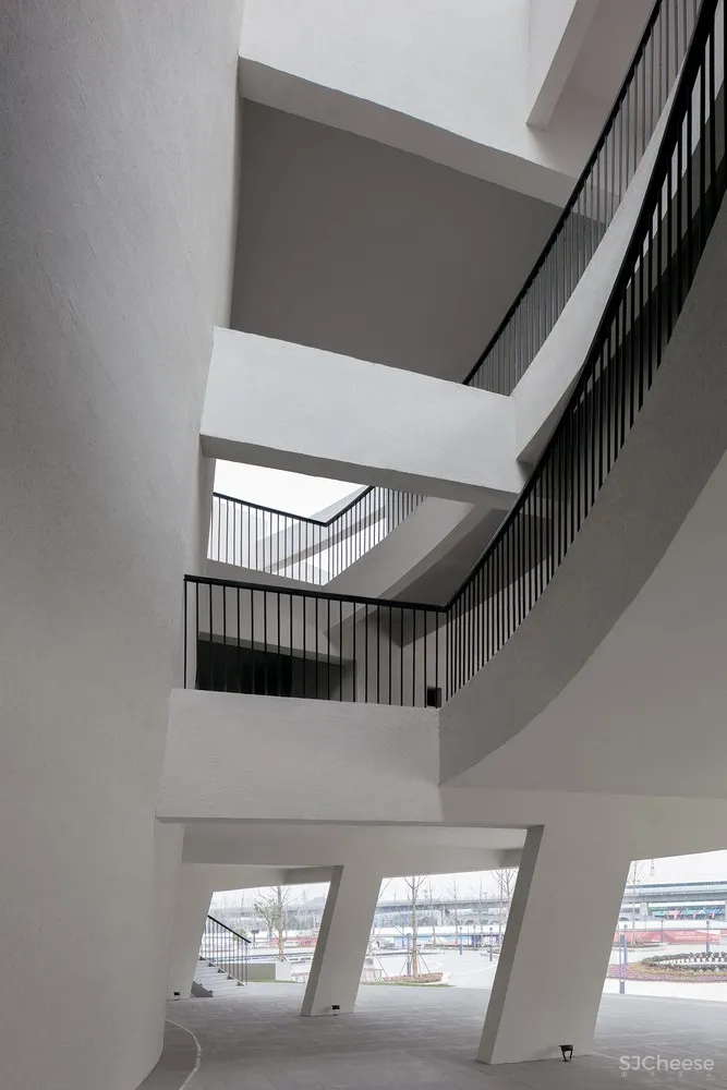 中国轻纺城时尚发布剧场 / WAU Design