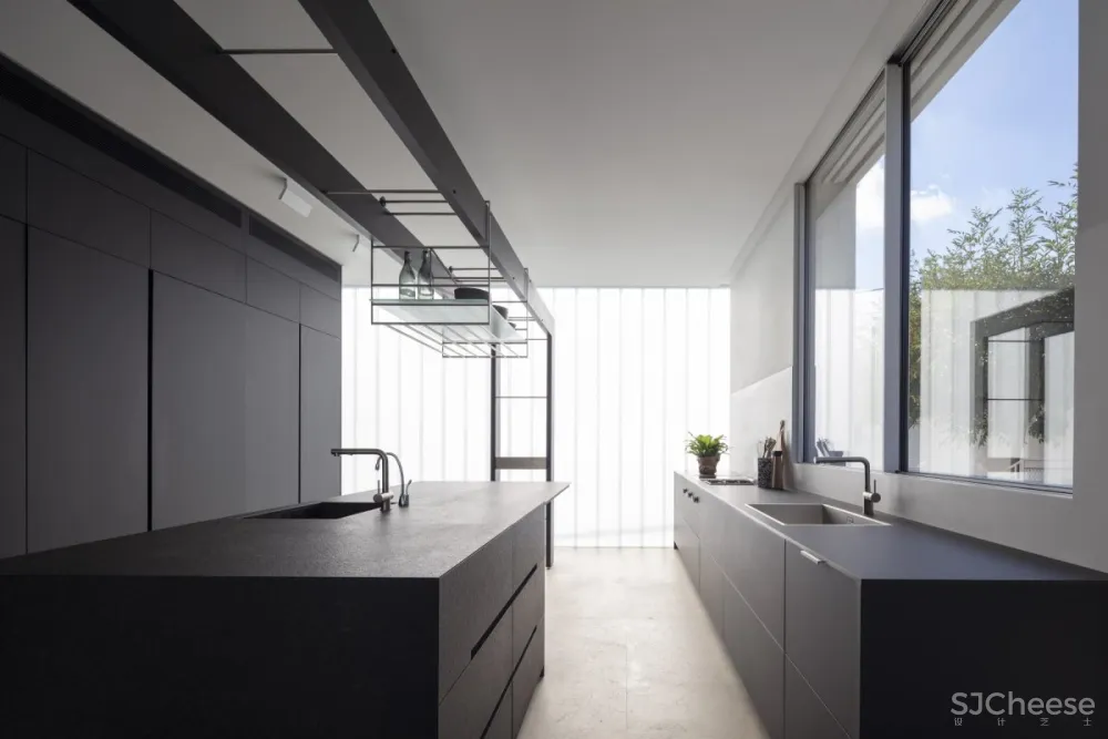 Pitsou Kedem | JLB House , 现代复式建筑