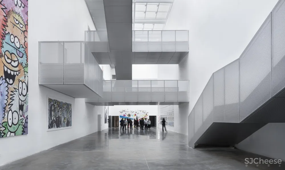 AZL Architects | 兼具运动时尚与艺术画廊智能工厂