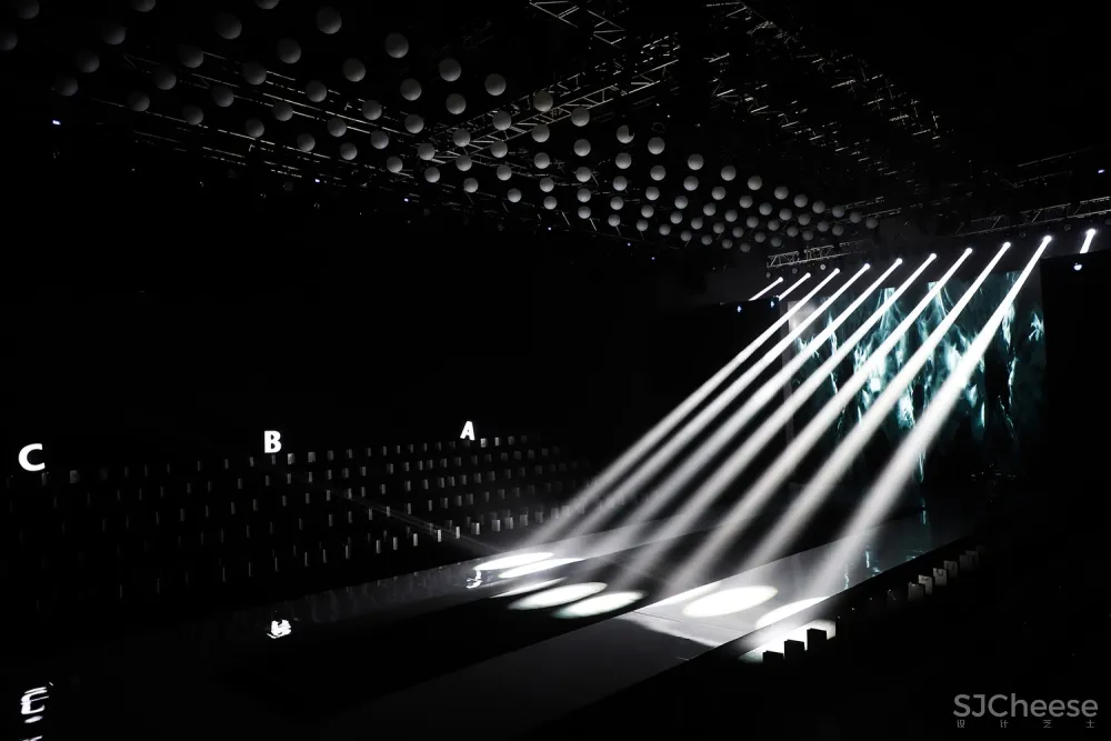 中国轻纺城时尚发布剧场 / WAU Design