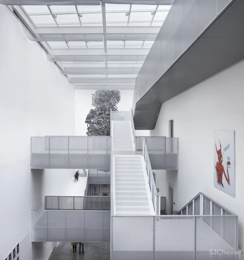 AZL Architects | 兼具运动时尚与艺术画廊智能工厂