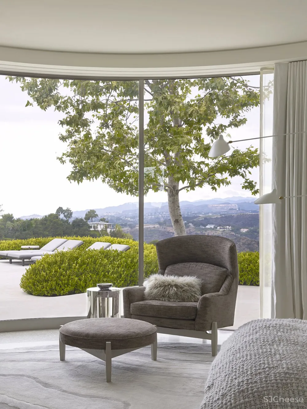 Jamie Bush | Beverly Hills Estate , 开放通风的现代住宅