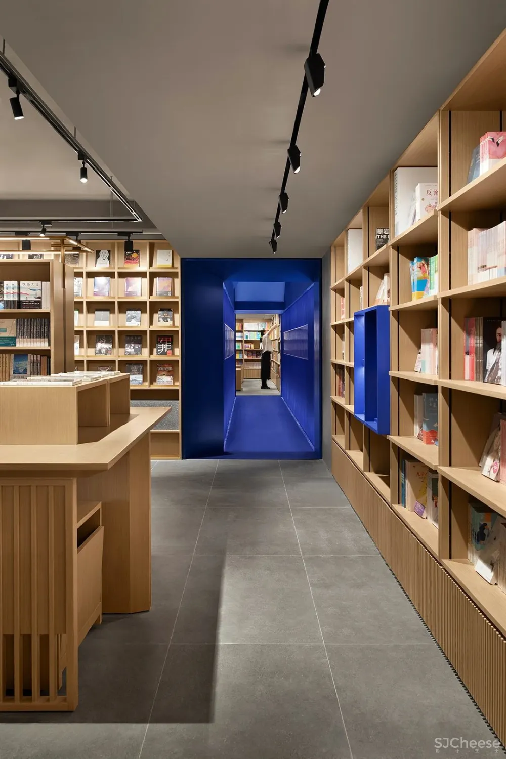 立品设计 郑铮 一家书店，点亮一座城市的文化灯塔