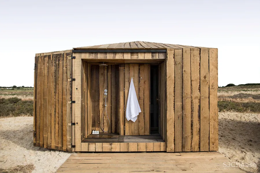 乡下民宿越做越精致，它们却反其道而行：越简陋越高级