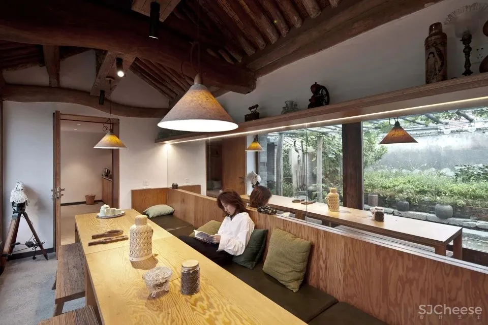 北京这栋沉静百年的老宅没有爆改,却把过道运用得淋漓尽致!