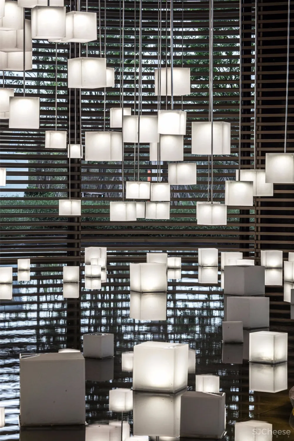 凌子达新作 星云流动的空间