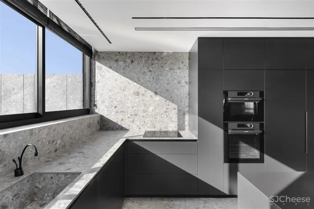 170㎡顶层复式,极简轻奢!