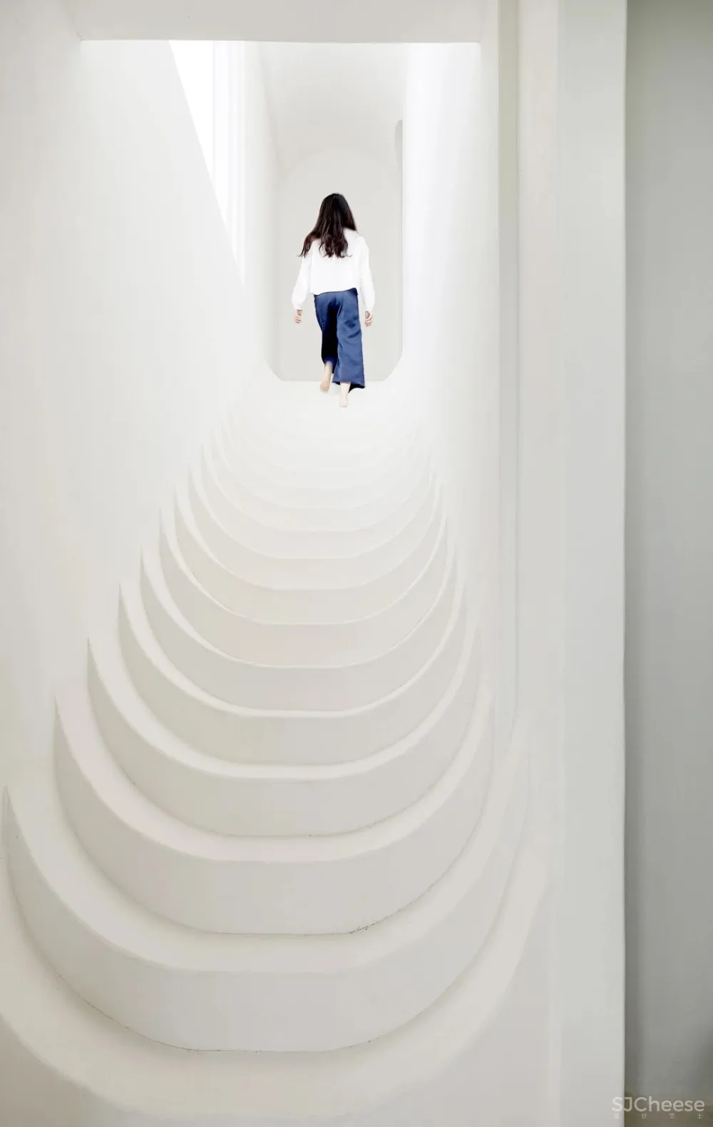 深圳埂上设计丨这栋洁净纯白的建筑，让人彷如置身圣托里尼岛