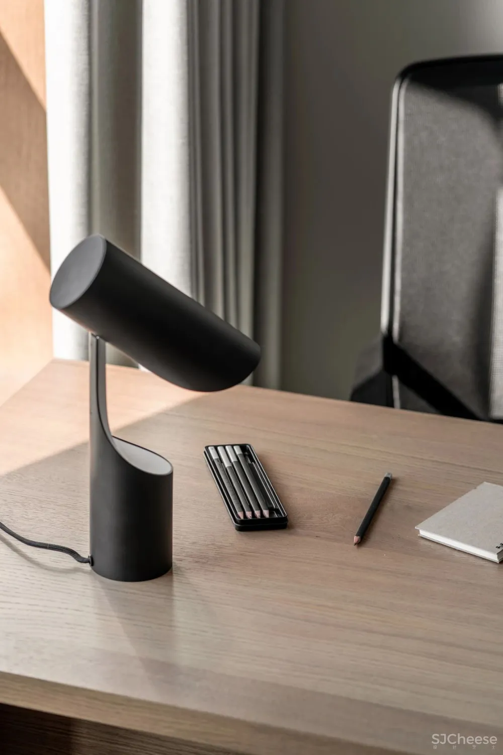 99㎡四居室,夫妻企业家,一人一间办公室!