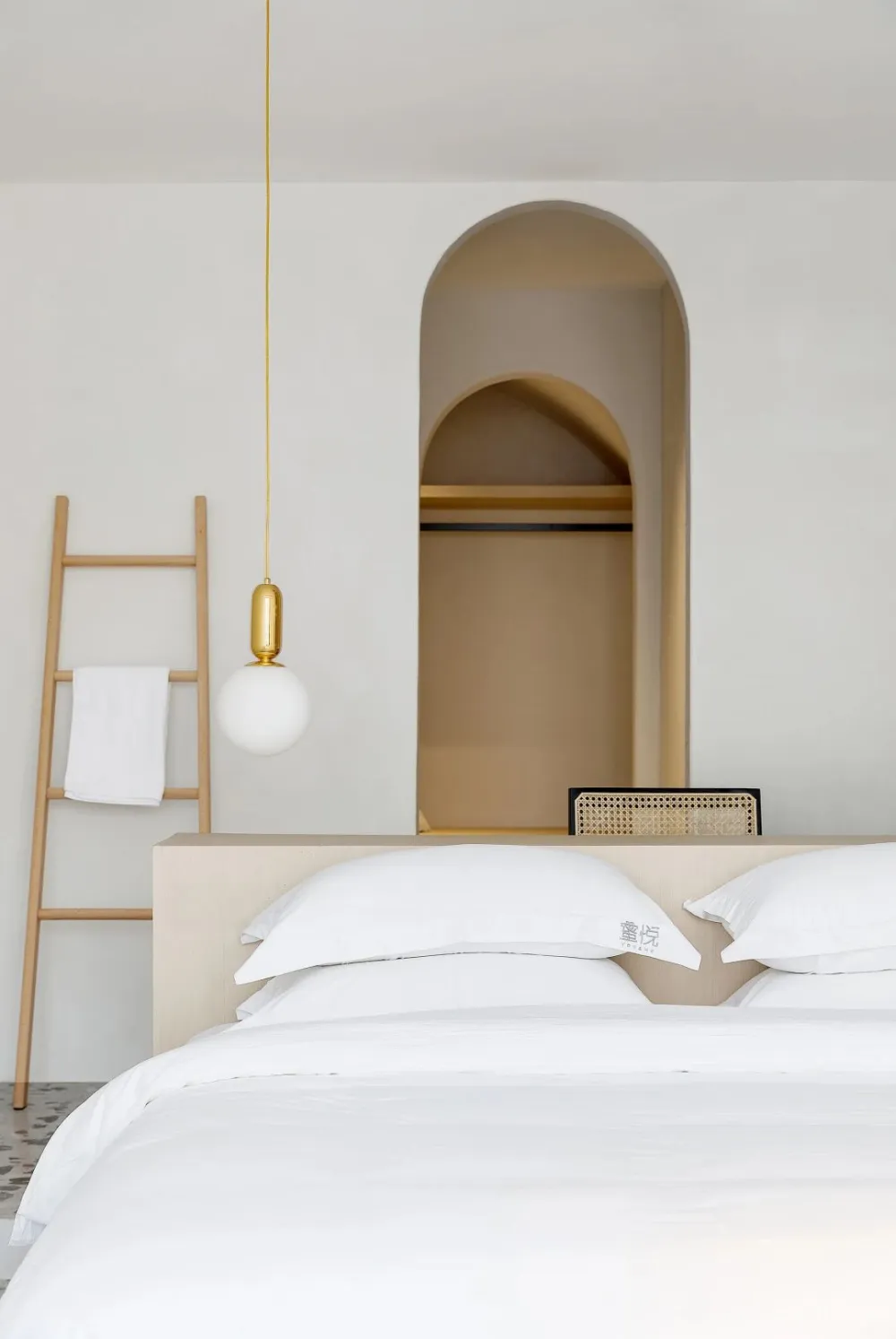 深圳埂上设计丨这栋洁净纯白的建筑，让人彷如置身圣托里尼岛