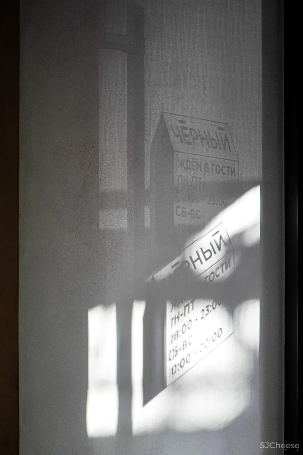 材质极致运用，拉丝不锈钢赋予空间高级感！