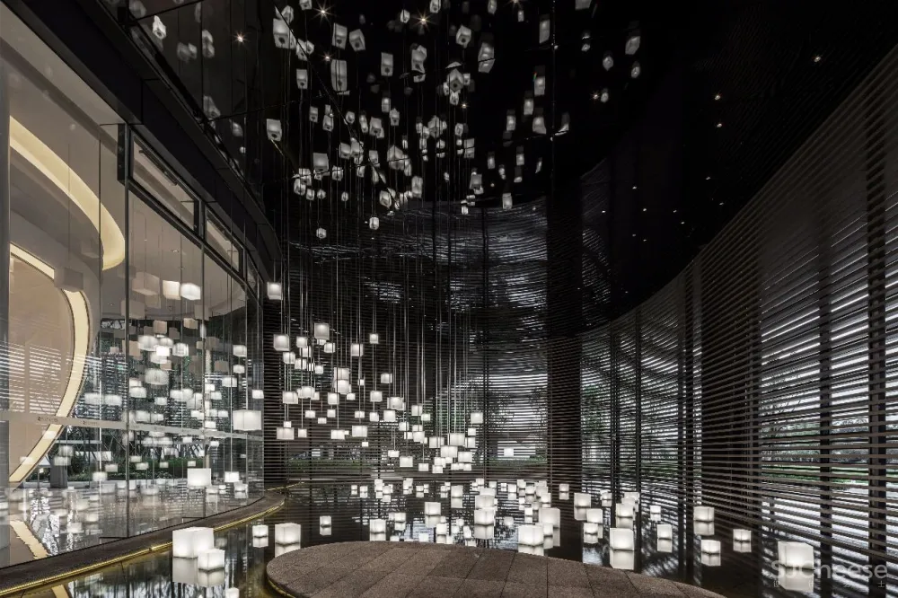 凌子达新作 星云流动的空间