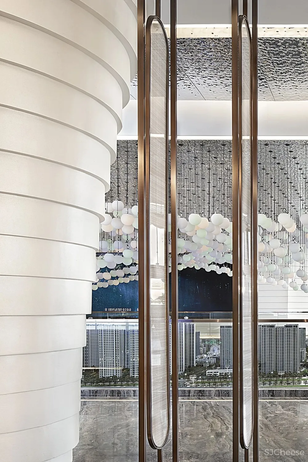 光影幻变的诗意空间，构筑当代艺术的解构哲学