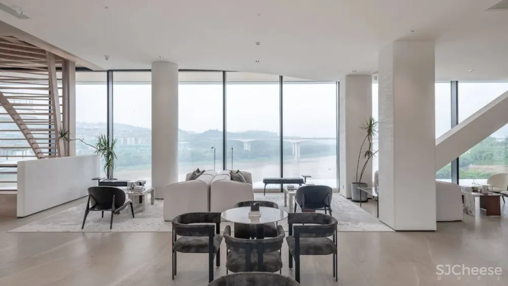 重庆滨江边的“时光之轮” 元禾大千