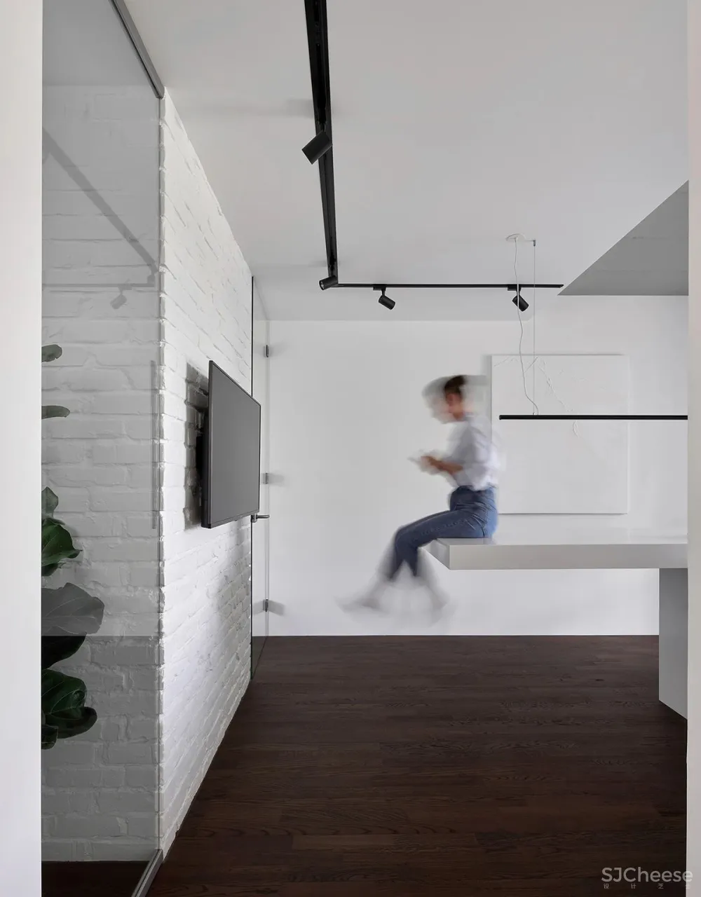 130㎡ 的简约阁楼,白砖墙也可以很高级