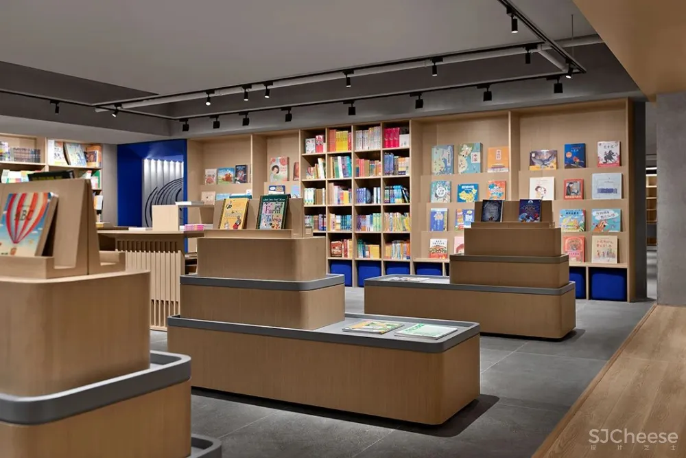 立品设计 郑铮 一家书店，点亮一座城市的文化灯塔