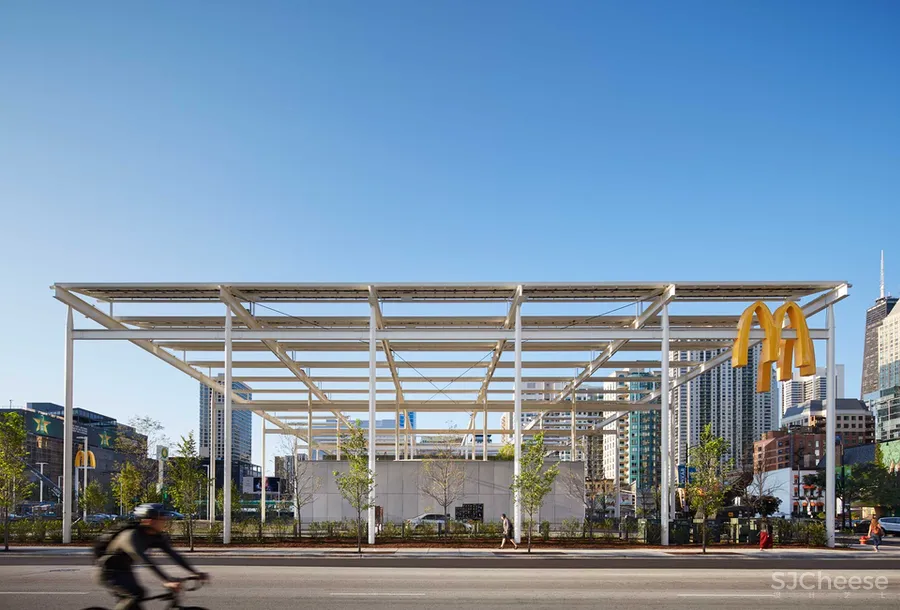 麦当劳第一家全球旗舰餐厅开幕!看似「简易」的设计,却能全靠自己发电