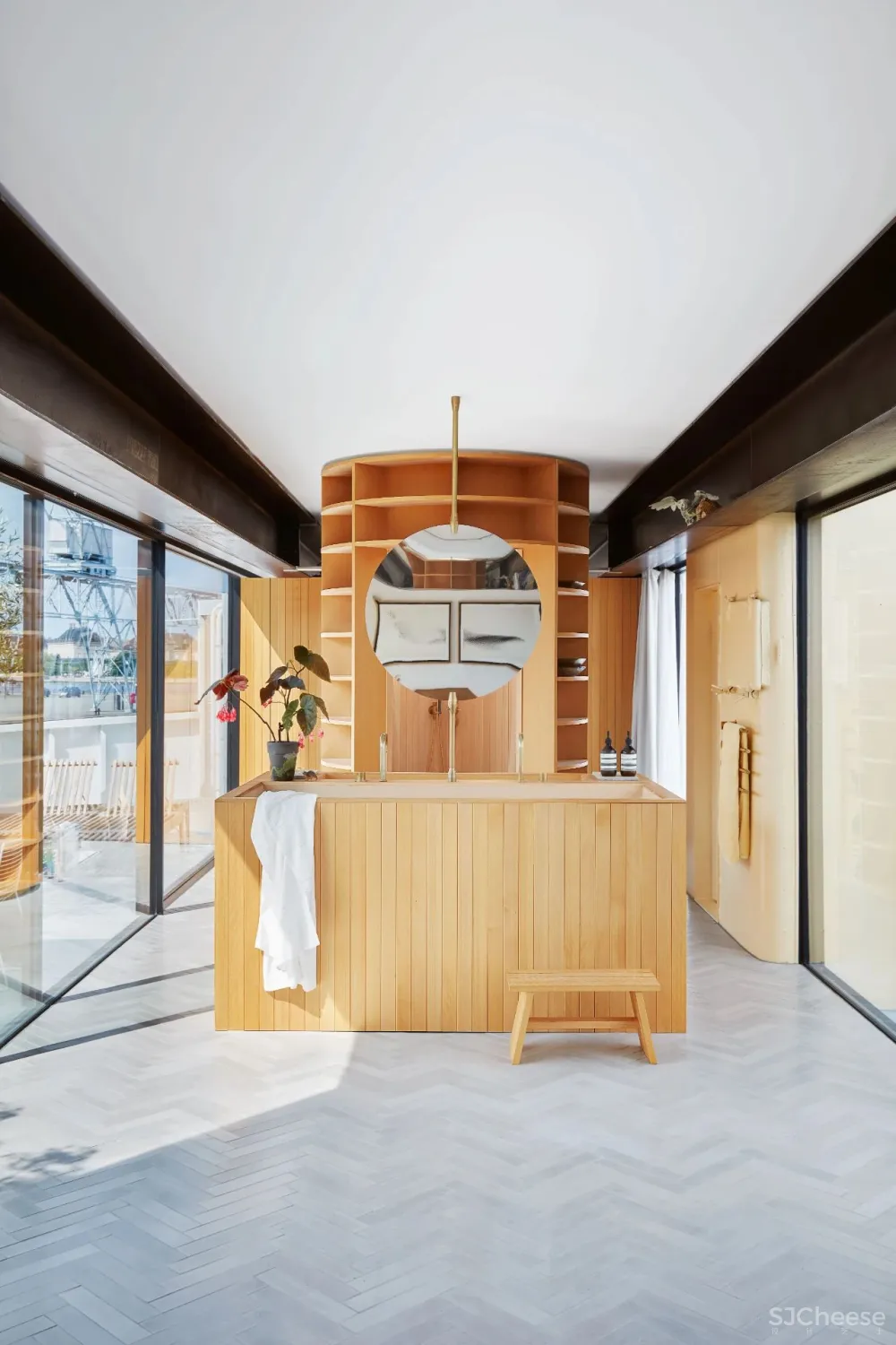 大B哥的私宅曝光,一家人竟然住在船上?这设计真有格调!