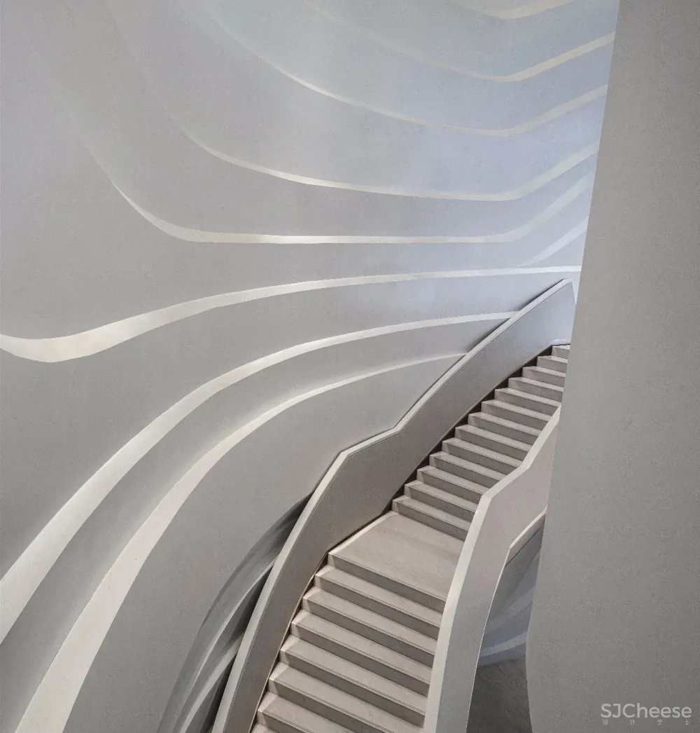 凌子达新作 星云流动的空间