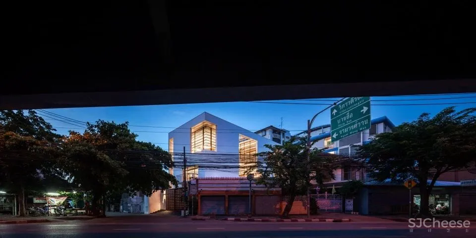 这个住宅让树都飘了!它是怎样做到的?