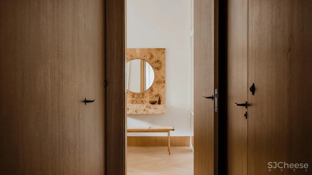 橡木 石灰华大理石,这个大地色系的家高级又温暖