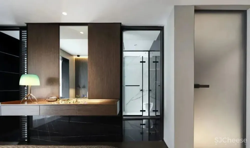 240㎡复式低干预痕迹的设计,在黑白色调中体现高级感 匠人筑语空间设计工作室