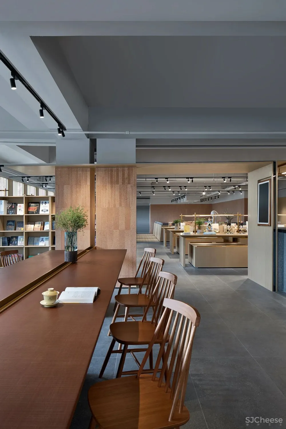 立品设计 郑铮 一家书店，点亮一座城市的文化灯塔