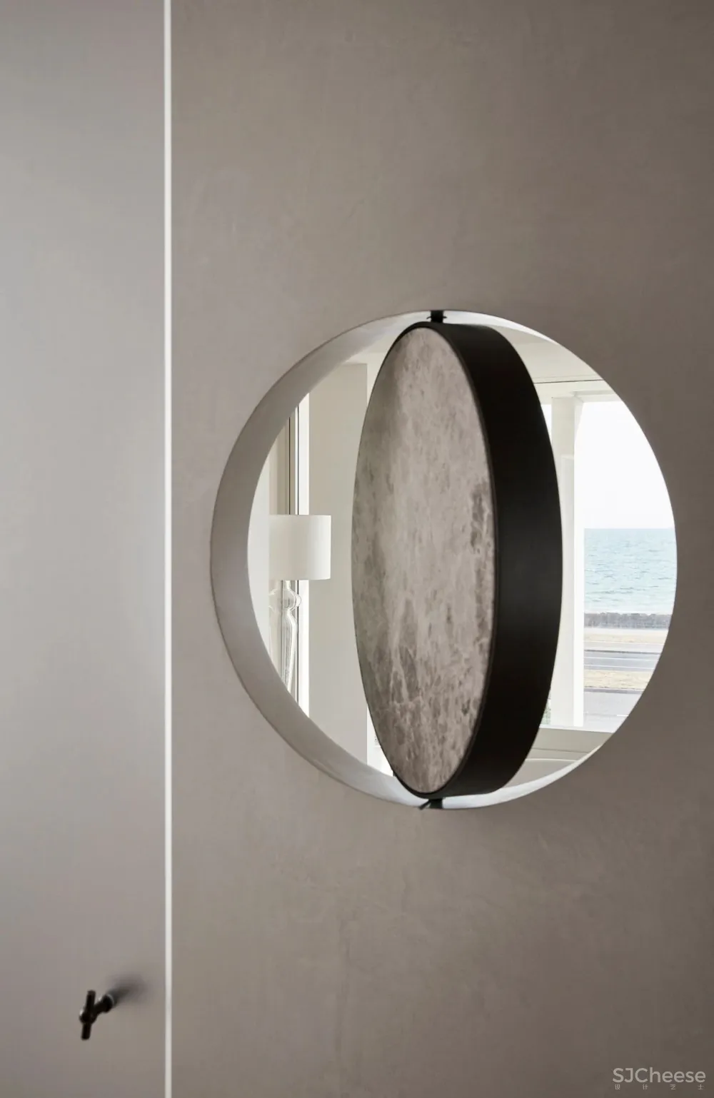 这个家 7 米高的旋转楼梯,美翻了!