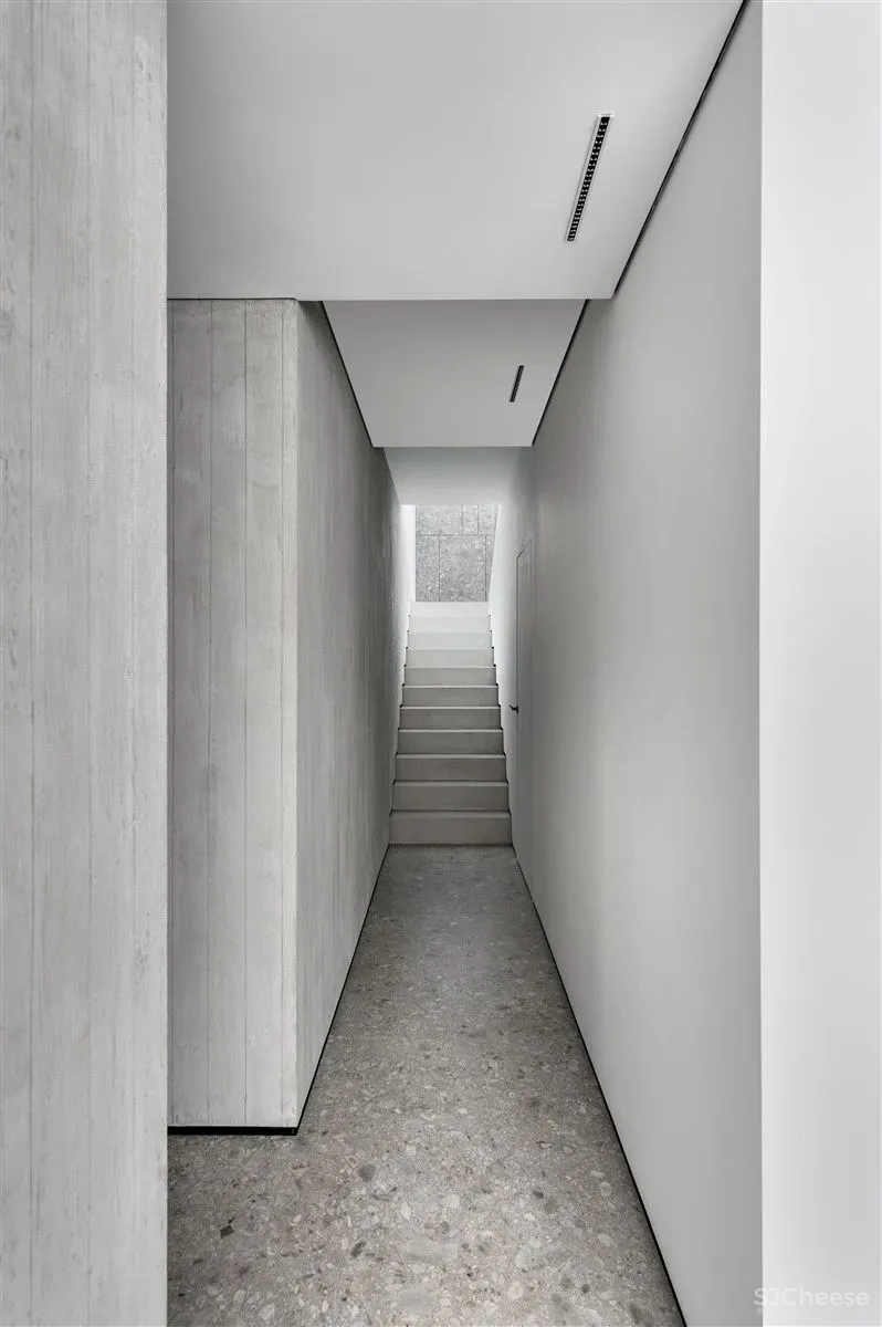 170㎡顶层复式,极简轻奢!