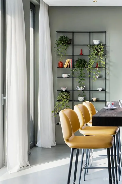 如何把高姿态的天鹅绒运用得优雅又接地气?这个家一定是个完美示范